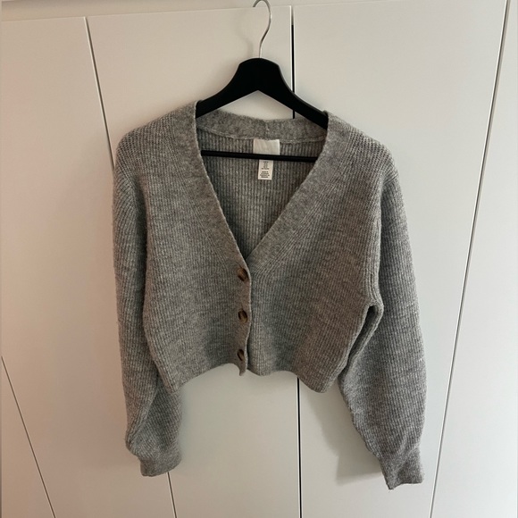 Cute H&M Grey cardigan - Picture 1 of 4